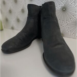 ECCO Touch 15 ankle boot for women. Size EU 39/US 8
